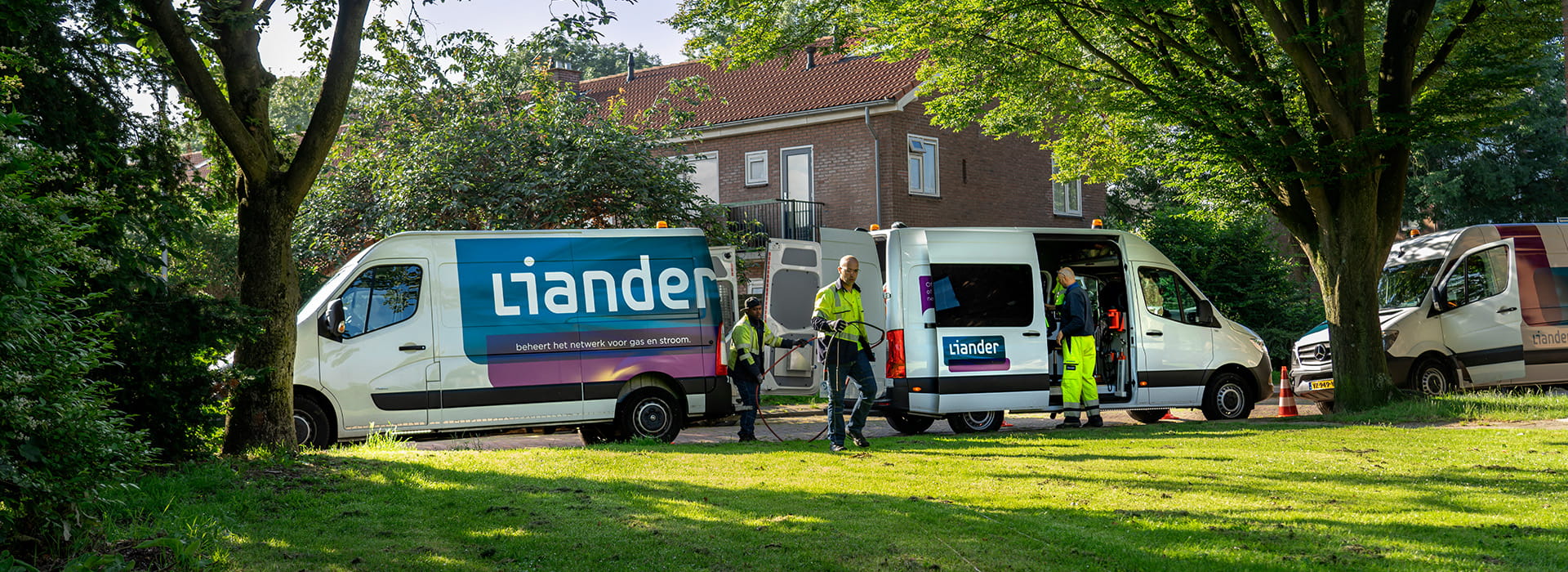 Monetrus bij werkbus Liander in woonwijk