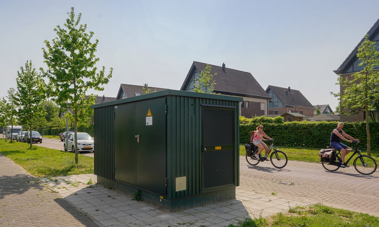 Werkgebied buurtaanpak Hilversumse Meent, er zijn gele en rode punten gemarkeerd. Deze geven plaatsen aan waar bestaande elektriciteitsruimtes staan en waar toekomstige elektriciteitsruimtes komen.