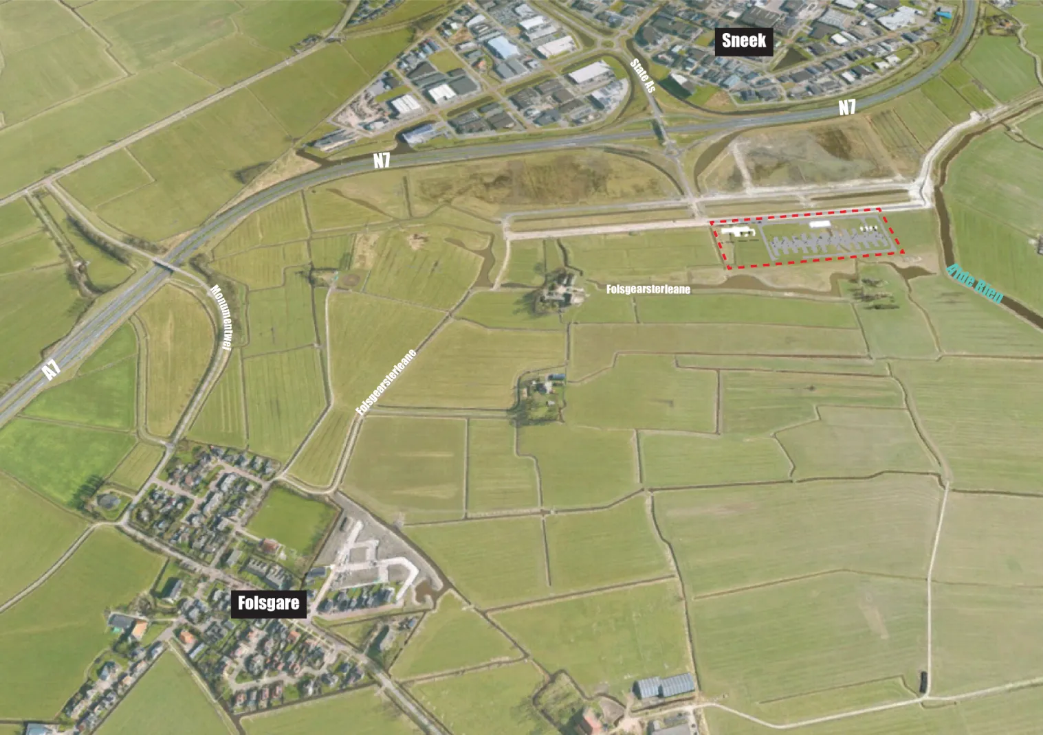 Luchtfoto met de locatie van het nieuwe elektriciteitsstation rood omlijnd.