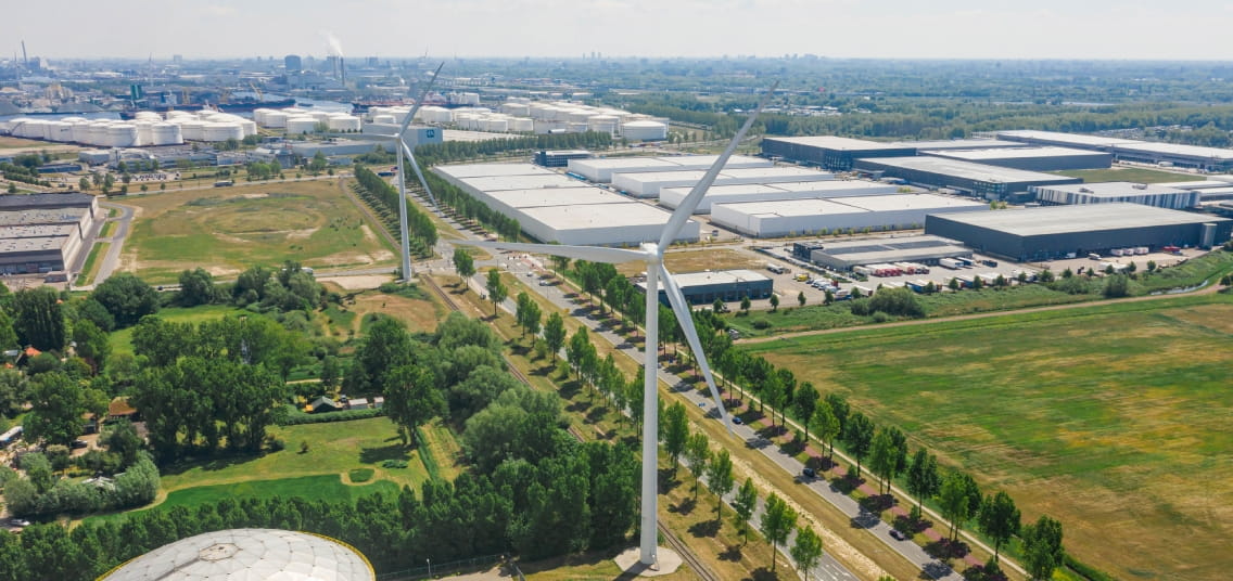 Luchtfoto van industrieterrein in Noord-Holland