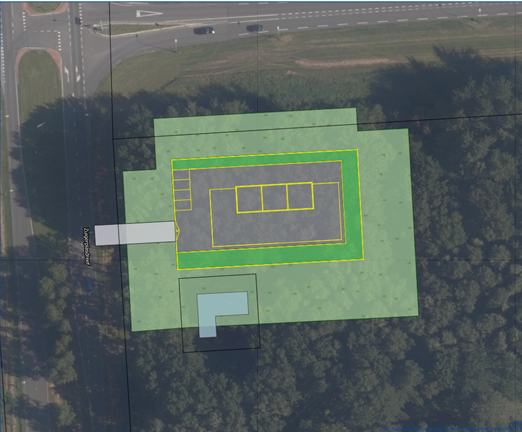 Afbeelding 1. Locatie van het nieuwe regelstation is met gele lijnen aangegeven (let op: aan de inpassing en het ontwerp van het elektriciteitsstation wordt nog gewerkt. De ontwerpen worden getoond op de informatieavond. Deze tekening dient om de locatie aan te geven). Het bestaande regelstation is in lichtblauw aangegeven.