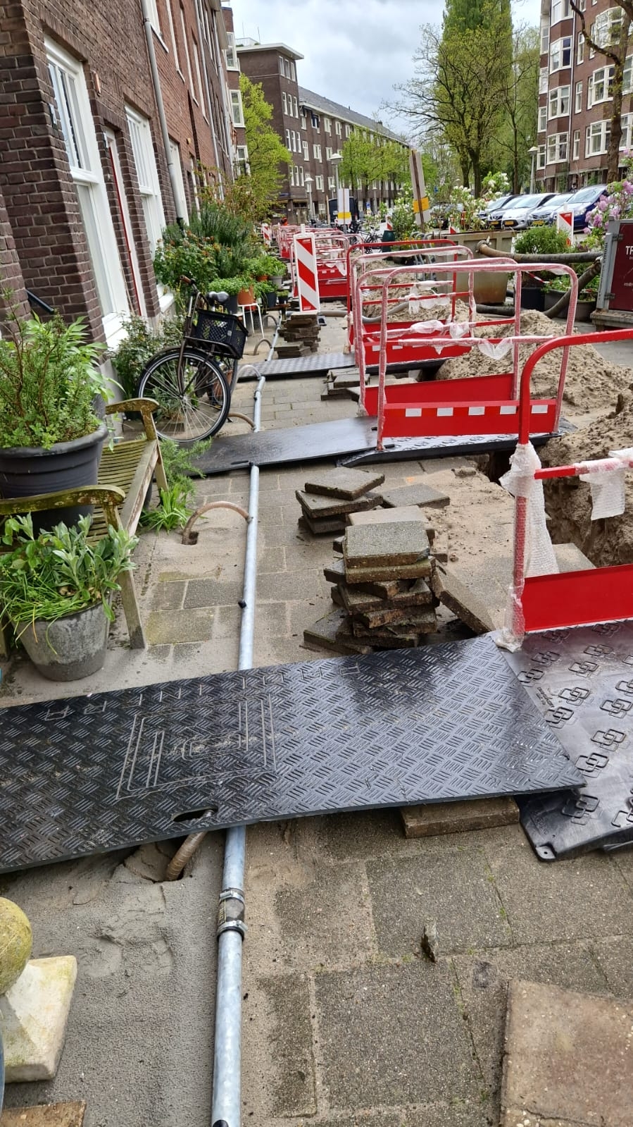 Werkzaamheden worden uitgevoerd in de Hunzestraat Amsterdam